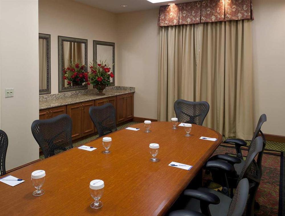 Hilton Garden Inn Schaumburg Konforlar fotoğraf